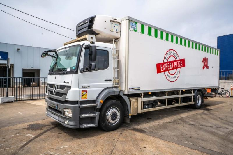 Mercedes AXOR 1824 +CARRIER SUPRA 950 Mt + HAYON - Hűtős teherautó: 1 kép. Mercedes AXOR 1824 +CARRIER SUPRA 950 Mt + HAYON - Hűtős teherautó: 1 kép.