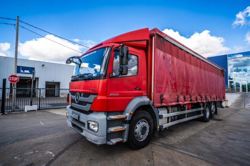 Mercedes AXOR 2533 -MP3+DHOLLANDIA 2.5T - Ponyvás teherautó: 1 kép. Mercedes AXOR 2533 -MP3+DHOLLANDIA 2.5T - Ponyvás teherautó: 1 kép.