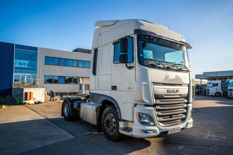 DAF XF 460 + HYDR. (50ton) - Nyergesvontató: 2 kép. DAF XF 460 + HYDR. (50ton) - Nyergesvontató: 2 kép.