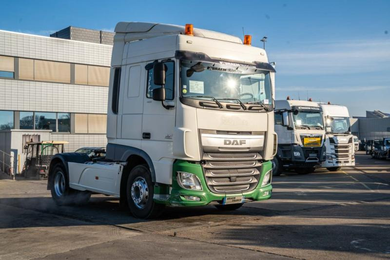 DAF XF 460 + HYDRAULIQUE (50Ton) - Nyergesvontató: 2 kép. DAF XF 460 + HYDRAULIQUE (50Ton) - Nyergesvontató: 2 kép.