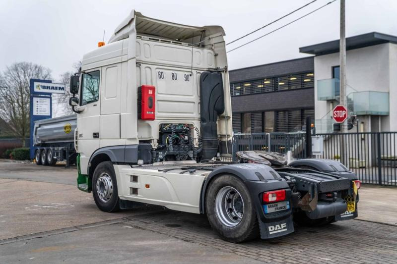 DAF XF 460 + HYDRAULIQUE (50Ton) - Nyergesvontató: 5 kép. DAF XF 460 + HYDRAULIQUE (50Ton) - Nyergesvontató: 5 kép.