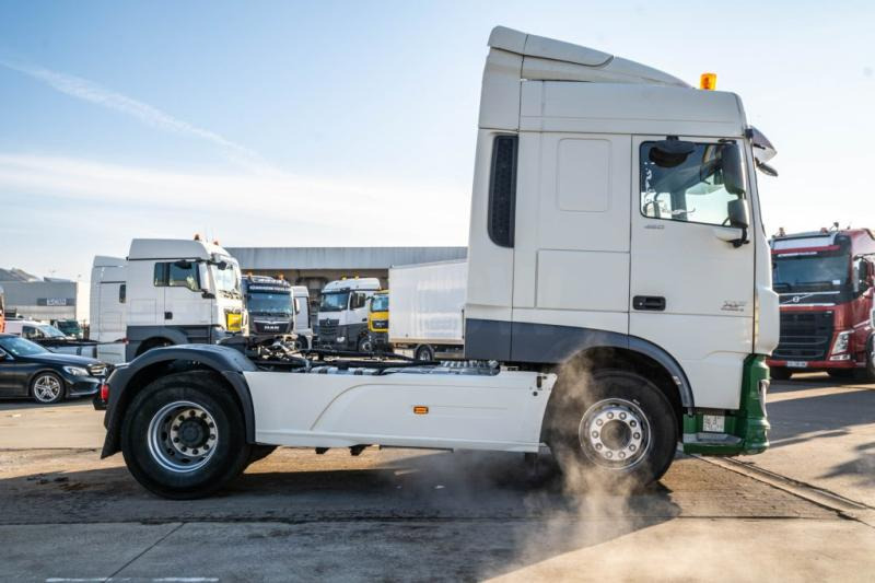 DAF XF 460 + HYDRAULIQUE - Nyergesvontató: 3 kép. DAF XF 460 + HYDRAULIQUE - Nyergesvontató: 3 kép.
