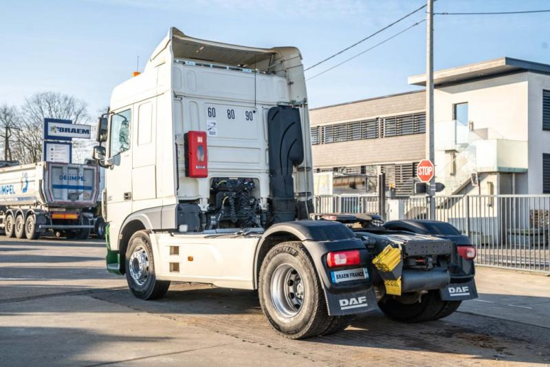 DAF XF 460 + HYDRAULIQUE - Nyergesvontató: 5 kép. DAF XF 460 + HYDRAULIQUE - Nyergesvontató: 5 kép.