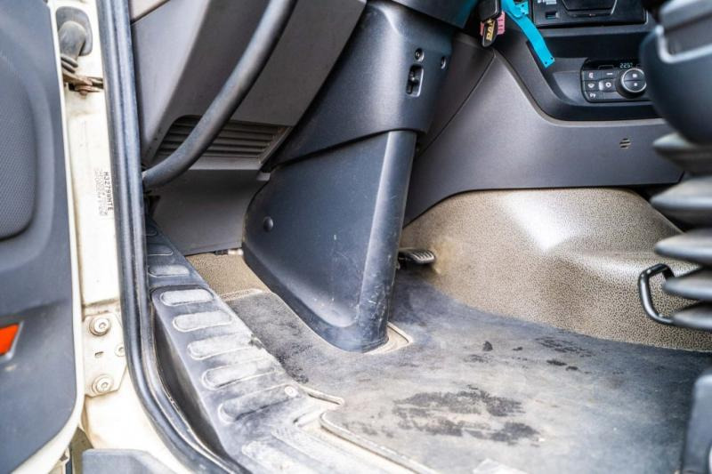 Nyergesvontató DAF XF 480 FT (50T.): 7 kép. Nyergesvontató DAF XF 480 FT (50T.): 7 kép.