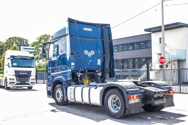 Mercedes ACTROS 1848 LS - Nyergesvontató: 4 kép. Mercedes ACTROS 1848 LS - Nyergesvontató: 4 kép.
