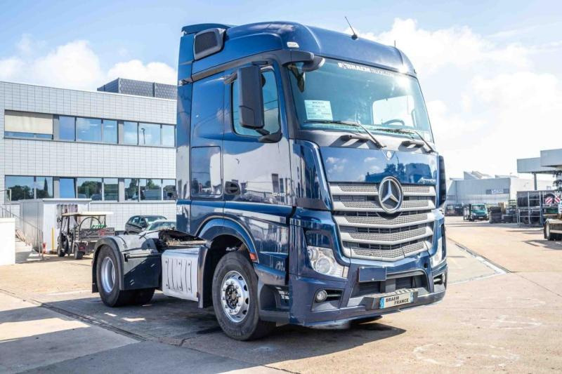 Mercedes ACTROS 1848 LS - Nyergesvontató: 2 kép. Mercedes ACTROS 1848 LS - Nyergesvontató: 2 kép.
