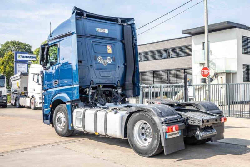 Mercedes ACTROS 1848 LS - Nyergesvontató: 4 kép. Mercedes ACTROS 1848 LS - Nyergesvontató: 4 kép.