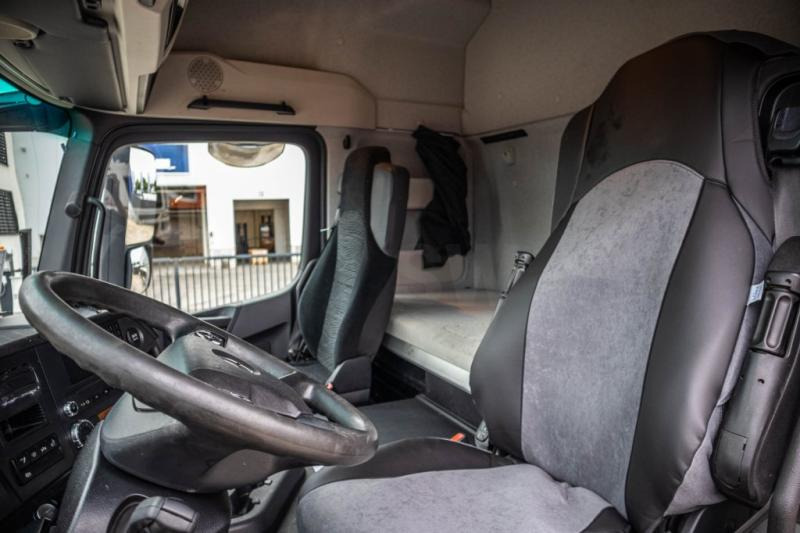 Interior photo 1: Nyergesvontató Mercedes AROCS 1846 LS (No Actros)