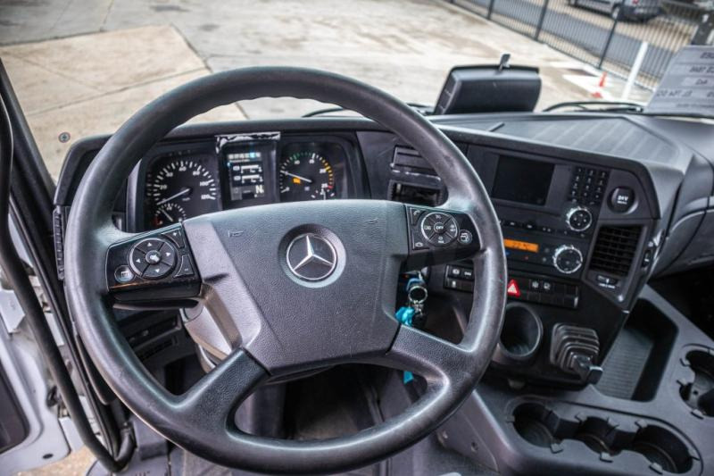 Nyergesvontató Mercedes AROCS 1846 LS (No Actros): 7 kép.
