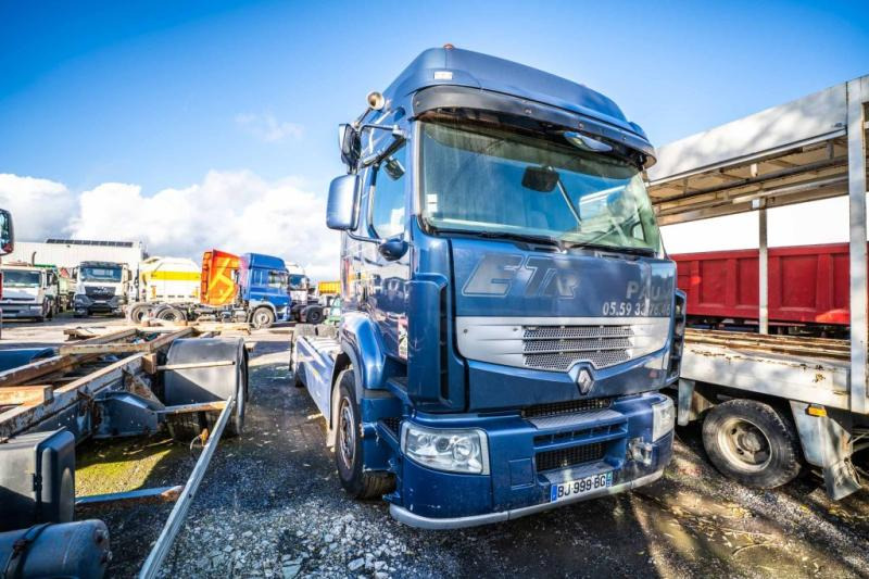 Renault PREMIUM 450 DXI+VOITH+ problème moteur - Nyergesvontató: 2 kép. Renault PREMIUM 450 DXI+VOITH+ problème moteur - Nyergesvontató: 2 kép.
