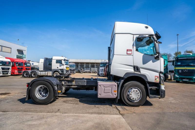 Renault T 520 - Nyergesvontató: 3 kép. Renault T 520 - Nyergesvontató: 3 kép.