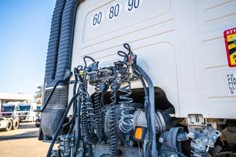 Volvo FMX 460 GLOB + HYDR - Nyergesvontató: 5 kép. Volvo FMX 460 GLOB + HYDR - Nyergesvontató: 5 kép.