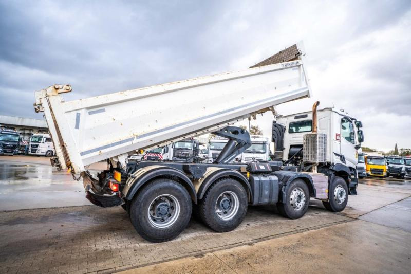 Renault C 480 - Billenőplatós teherautó: 3 kép. Renault C 480 - Billenőplatós teherautó: 3 kép.