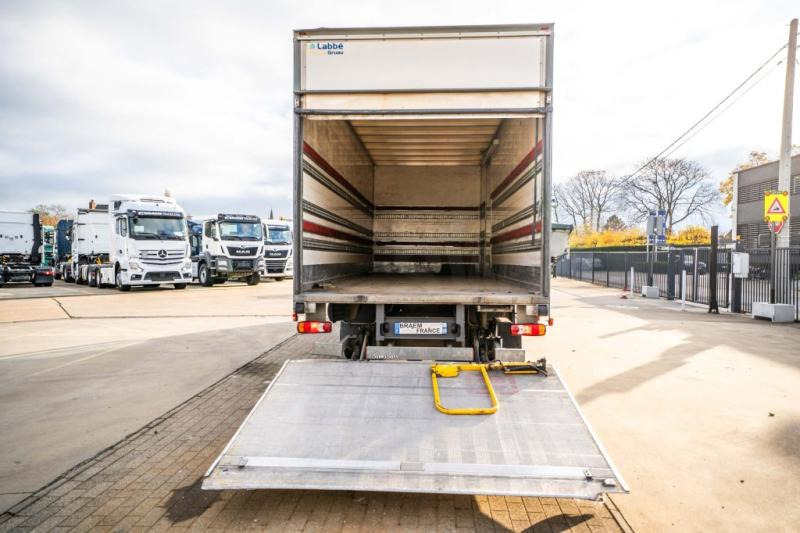 Renault D12 210 DXI // HAYON DHOLLANDIA - Dobozos felépítményű teherautó: 5 kép. Renault D12 210 DXI // HAYON DHOLLANDIA - Dobozos felépítményű teherautó: 5 kép.