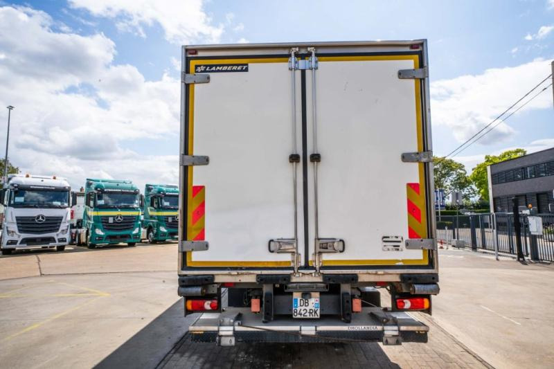 Renault MIDLUM 220 DXI (16t)+CARRIER+DHOLLANDIA +CARRIER - Hűtős teherautó: 5 kép. Renault MIDLUM 220 DXI (16t)+CARRIER+DHOLLANDIA +CARRIER - Hűtős teherautó: 5 kép.