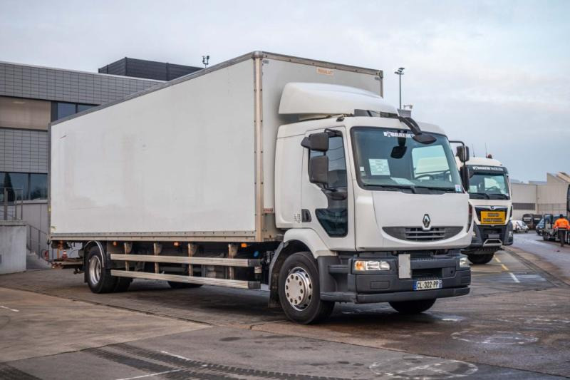 Renault MIDLUM 270 DXI (18t.)+DHOLLANDIA 2T. - Dobozos felépítményű teherautó: 2 kép. Renault MIDLUM 270 DXI (18t.)+DHOLLANDIA 2T. - Dobozos felépítményű teherautó: 2 kép.