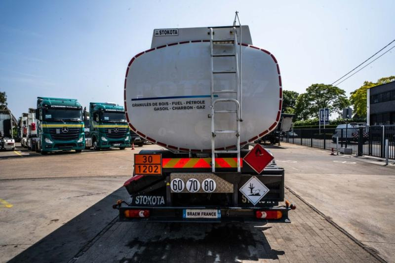 Renault MIDLUM 270 DXI + STOKOTA 14000L /4 COMP - Tartályos teherautó: 5 kép. Renault MIDLUM 270 DXI + STOKOTA 14000L /4 COMP - Tartályos teherautó: 5 kép.