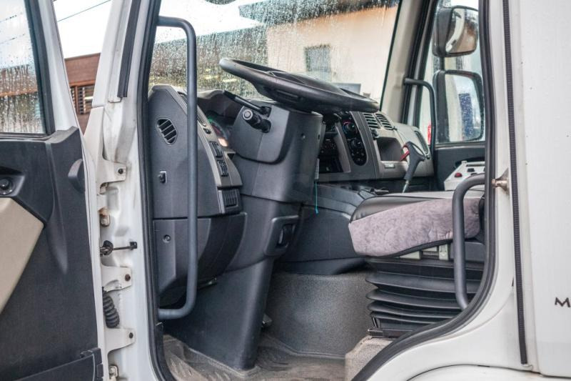Dobozos felépítményű teherautó Renault PREMIUM 300DXI+POUSSIN/CHICKEN/KUIKEN/KÛKEN+DHOLLANDIA: 7 kép. Dobozos felépítményű teherautó Renault PREMIUM 300DXI+POUSSIN/CHICKEN/KUIKEN/KÛKEN+DHOLLANDIA: 7 kép.