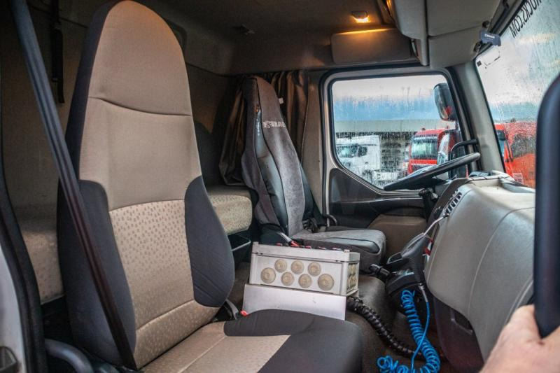 Dobozos felépítményű teherautó Renault PREMIUM 300DXI+POUSSIN/CHICKEN/KUIKEN/KÛKEN+DHOLLANDIA: 6 kép. Dobozos felépítményű teherautó Renault PREMIUM 300DXI+POUSSIN/CHICKEN/KUIKEN/KÛKEN+DHOLLANDIA: 6 kép.