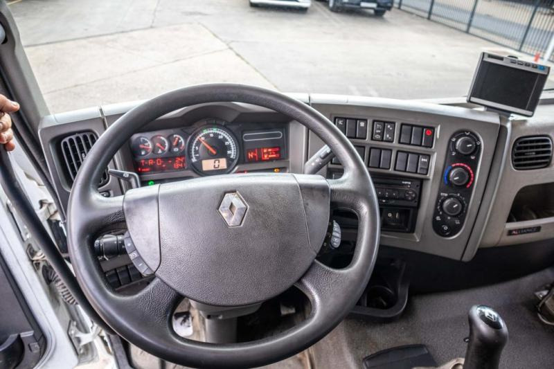 Interior photo 1: Renault PREMIUM 310 DXI +TANK 13.000 L/4 COMP. lízing Renault PREMIUM 310 DXI +TANK 13.000 L/4 COMP.