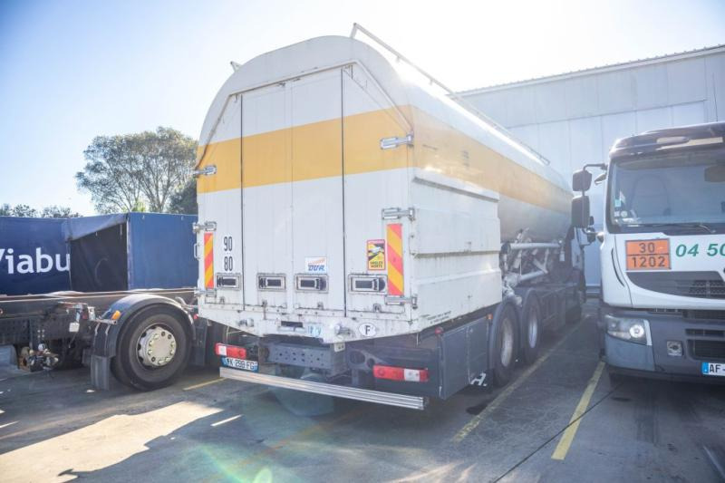 Renault PREMIUM 320 DXI+CITERNE ALIMENTAIRE ( engine problem) - Tartályos teherautó: 3 kép. Renault PREMIUM 320 DXI+CITERNE ALIMENTAIRE ( engine problem) - Tartályos teherautó: 3 kép.