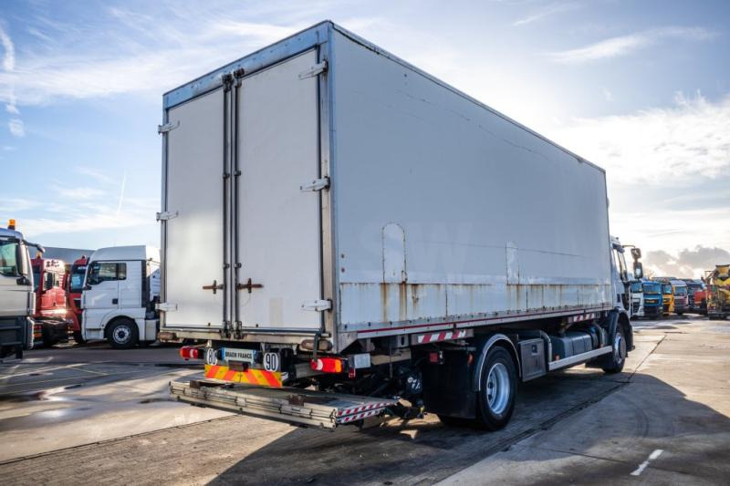 Renault PREMIUM 340 DXI+E5 - Dobozos felépítményű teherautó: 3 kép. Renault PREMIUM 340 DXI+E5 - Dobozos felépítményű teherautó: 3 kép.