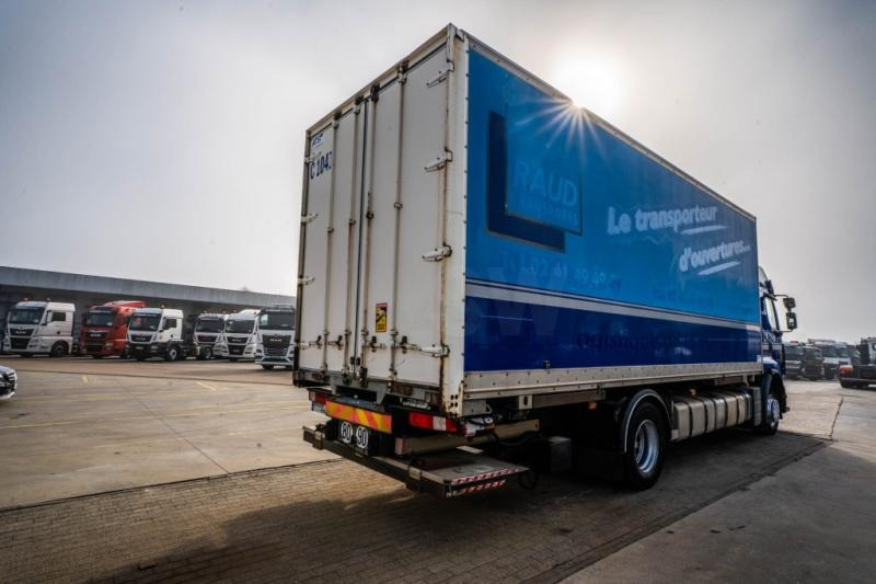 Renault PREMIUM 380 DXI+ DHOLLANDIA - Ponyvás teherautó: 4 kép. Renault PREMIUM 380 DXI+ DHOLLANDIA - Ponyvás teherautó: 4 kép.