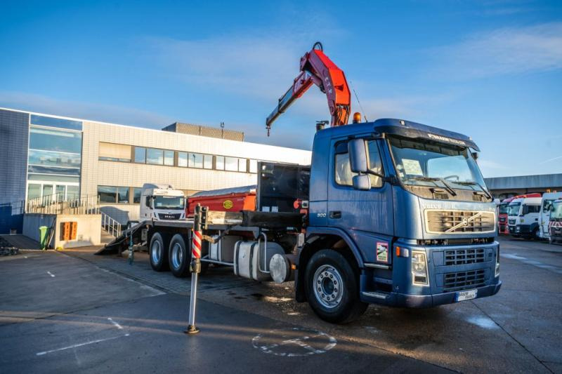 Volvo FM 300-6x2+FASSI 19t/m + 2EXT - Vontató: 2 kép. Volvo FM 300-6x2+FASSI 19t/m + 2EXT - Vontató: 2 kép.