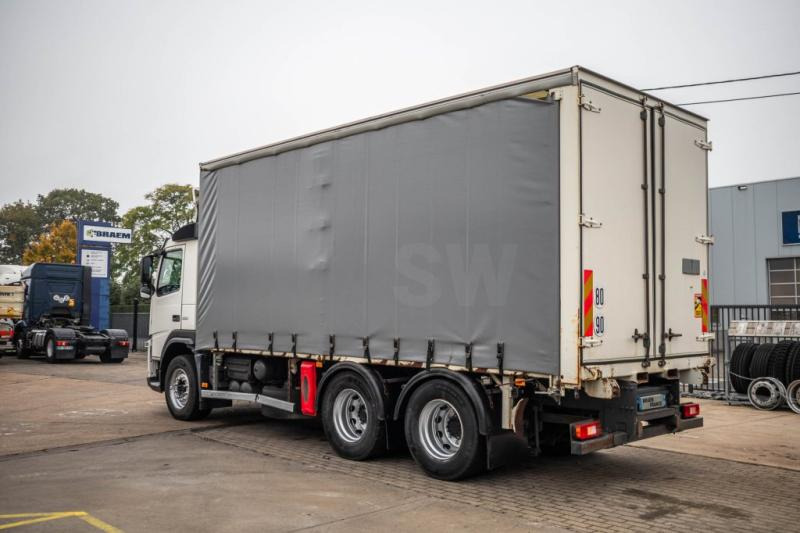 Volvo FM 330-6x2-E5+10 pneus/tires - Ponyvás teherautó: 4 kép. Volvo FM 330-6x2-E5+10 pneus/tires - Ponyvás teherautó: 4 kép.