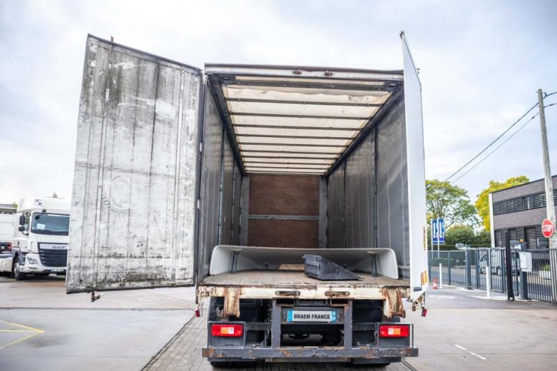 Volvo FM 330-6x2-E5+10 pneus/tires+intarder - Ponyvás teherautó: 5 kép. Volvo FM 330-6x2-E5+10 pneus/tires+intarder - Ponyvás teherautó: 5 kép.