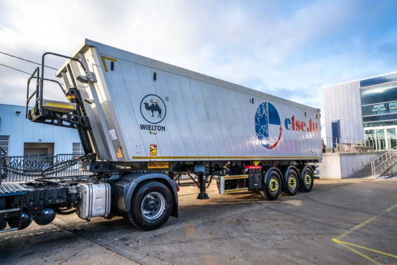 Wielton WIELTON-ALU-52M2(GRAIN/CEREALIERE/GETREIDE) - Félpótkocsi billenőplatós: 1 kép. Wielton WIELTON-ALU-52M2(GRAIN/CEREALIERE/GETREIDE) - Félpótkocsi billenőplatós: 1 kép.