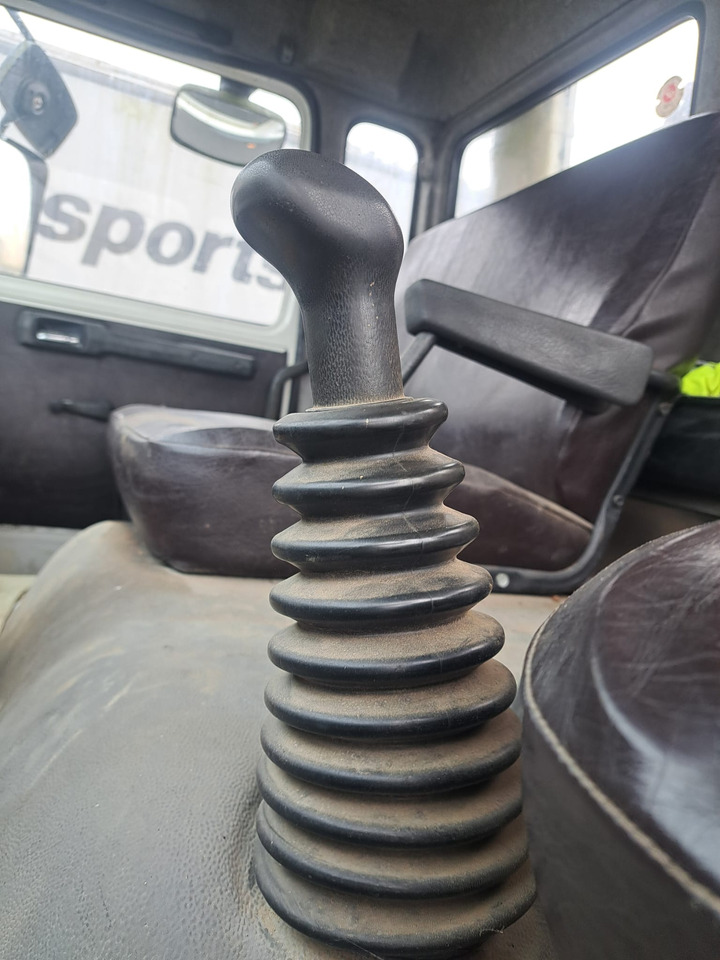 RENAULT - Platós teherautó: 5 kép. RENAULT - Platós teherautó: 5 kép.