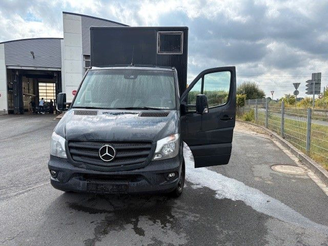 Mercedes-Benz Sprinter 316 Koffer LBW - Dobozos kisteherautó: 2 kép. Mercedes-Benz Sprinter 316 Koffer LBW - Dobozos kisteherautó: 2 kép.