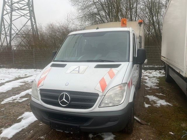 Mercedes-Benz Sprinter - Billenőplatós kisteherautó: 4 kép. Mercedes-Benz Sprinter - Billenőplatós kisteherautó: 4 kép.