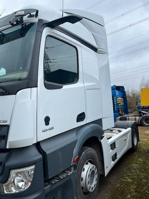 Mercedes-Benz Actros 5 L-Fahrerhaus 1846 - Nyergesvontató: 3 kép. Mercedes-Benz Actros 5 L-Fahrerhaus 1846 - Nyergesvontató: 3 kép.