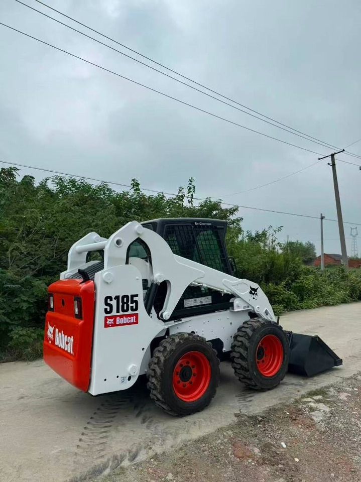 Bobcat S 185 - Lánctalpas kotró: 5 kép. Bobcat S 185 - Lánctalpas kotró: 5 kép.