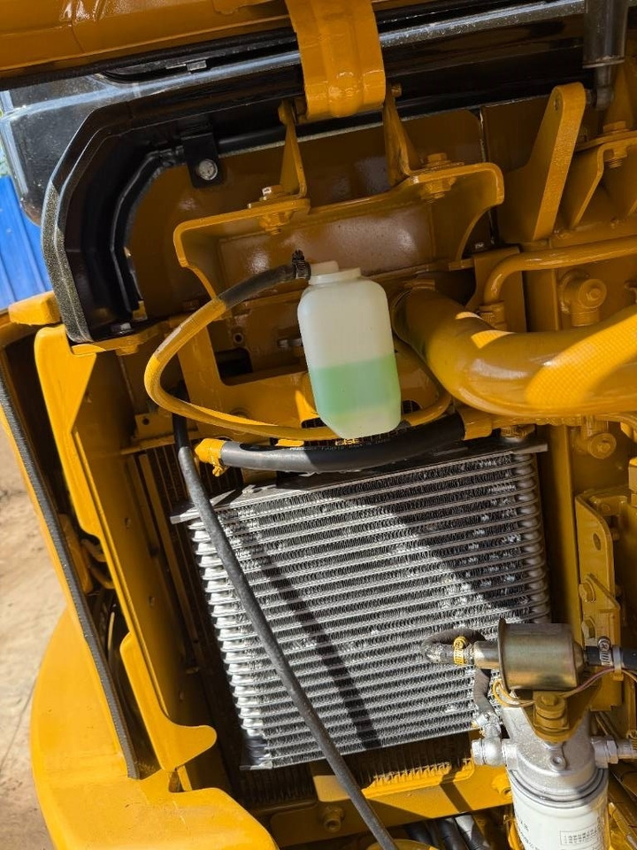 CAT 303.5E - Minikotró: 3 kép. CAT 303.5E - Minikotró: 3 kép.