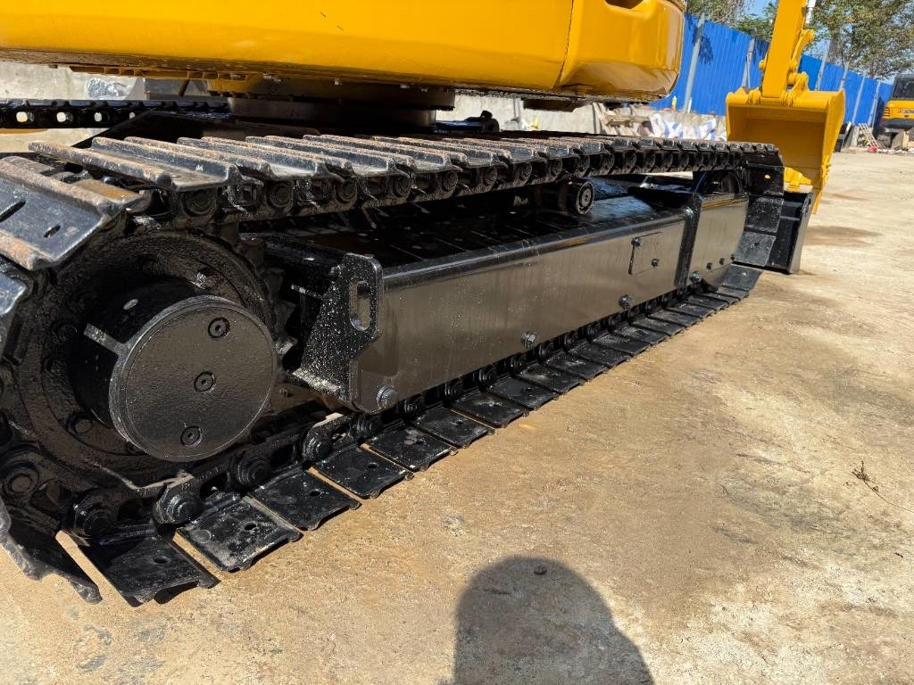 CAT 303.5E - Minikotró: 2 kép. CAT 303.5E - Minikotró: 2 kép.