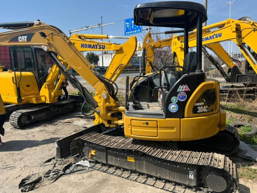 CAT 304 C - Lánctalpas kotró: 5 kép. CAT 304 C - Lánctalpas kotró: 5 kép.