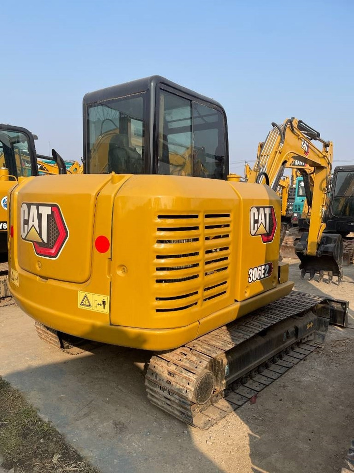 CAT 306 - Lánctalpas kotró: 3 kép. CAT 306 - Lánctalpas kotró: 3 kép.