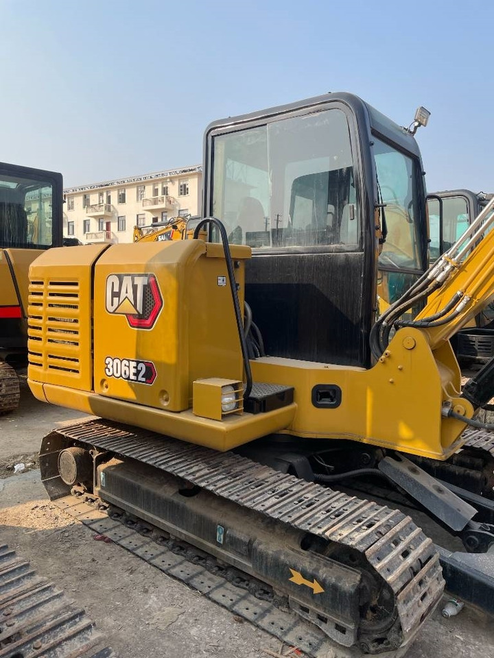 CAT 306 - Lánctalpas kotró: 1 kép. CAT 306 - Lánctalpas kotró: 1 kép.