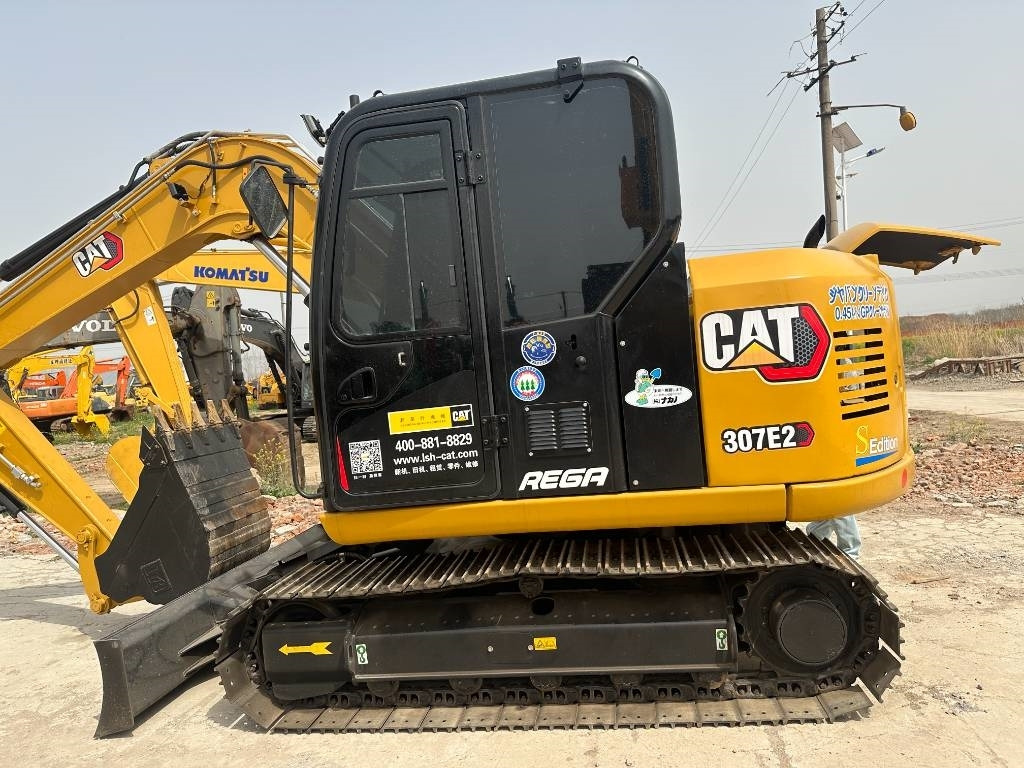 CAT 307E2 - Minikotró: 2 kép. CAT 307E2 - Minikotró: 2 kép.