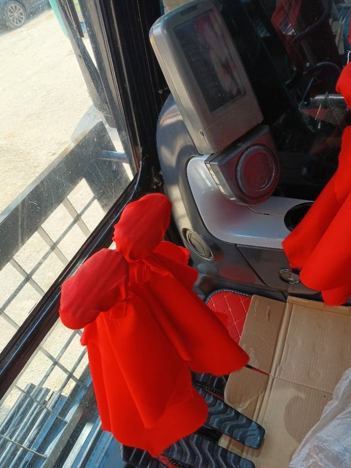 CAT 315 - Lánctalpas kotró: 5 kép. CAT 315 - Lánctalpas kotró: 5 kép.