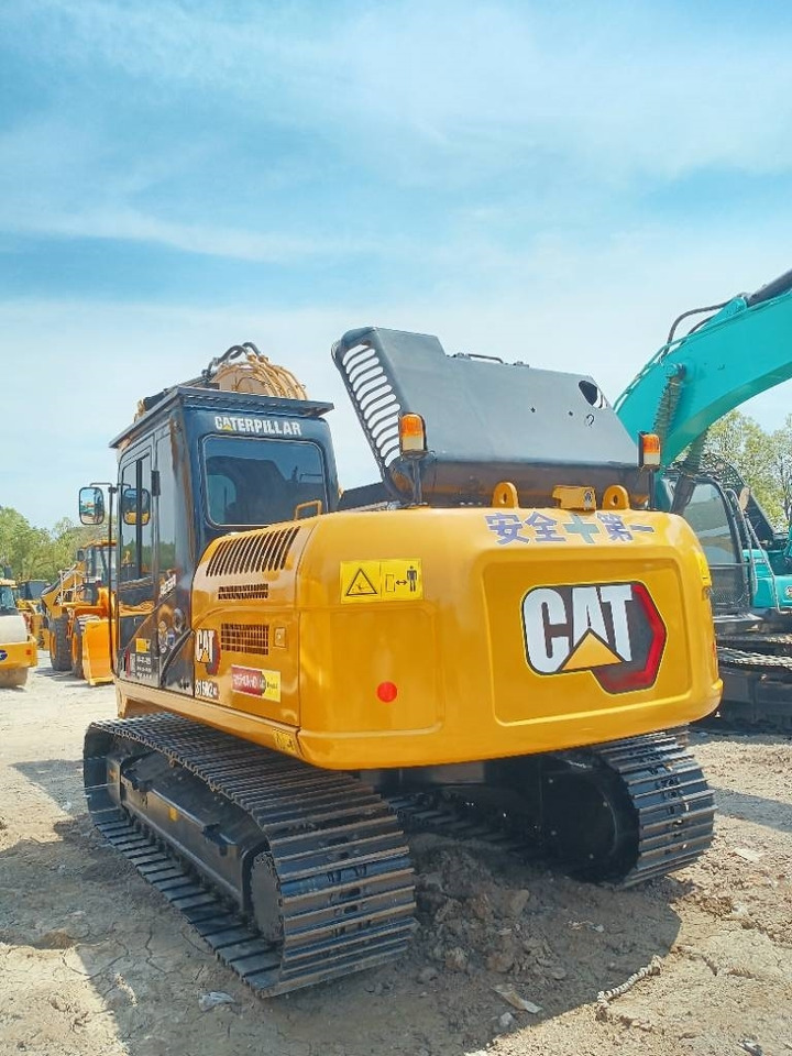 CAT 315 - Lánctalpas kotró: 3 kép. CAT 315 - Lánctalpas kotró: 3 kép.