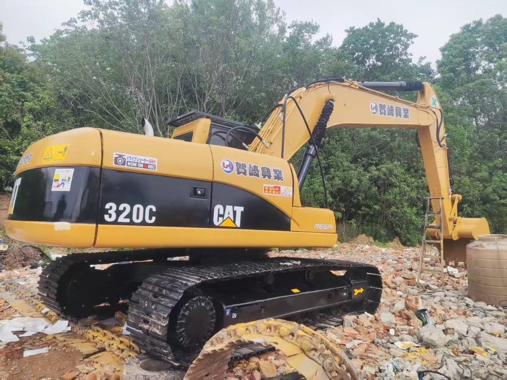 CAT 320 C - Lánctalpas kotró: 1 kép. CAT 320 C - Lánctalpas kotró: 1 kép.
