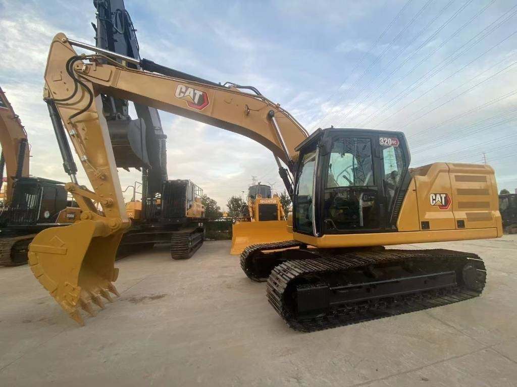 CAT 320 GC - Lánctalpas kotró: 1 kép. CAT 320 GC - Lánctalpas kotró: 1 kép.