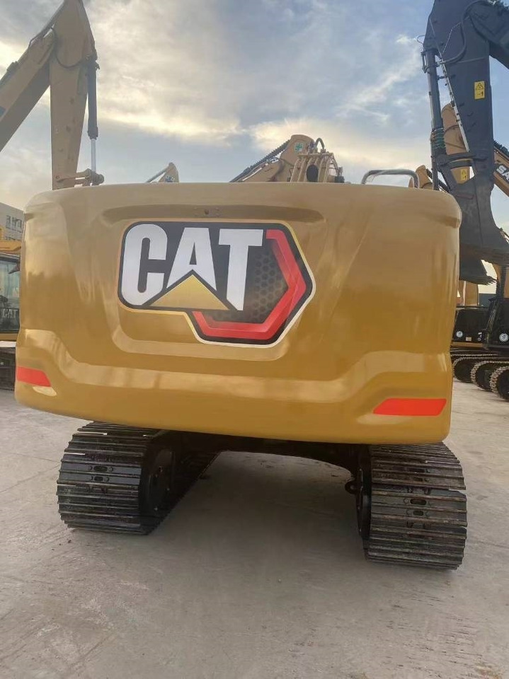 CAT 320 GC - Lánctalpas kotró: 5 kép. CAT 320 GC - Lánctalpas kotró: 5 kép.