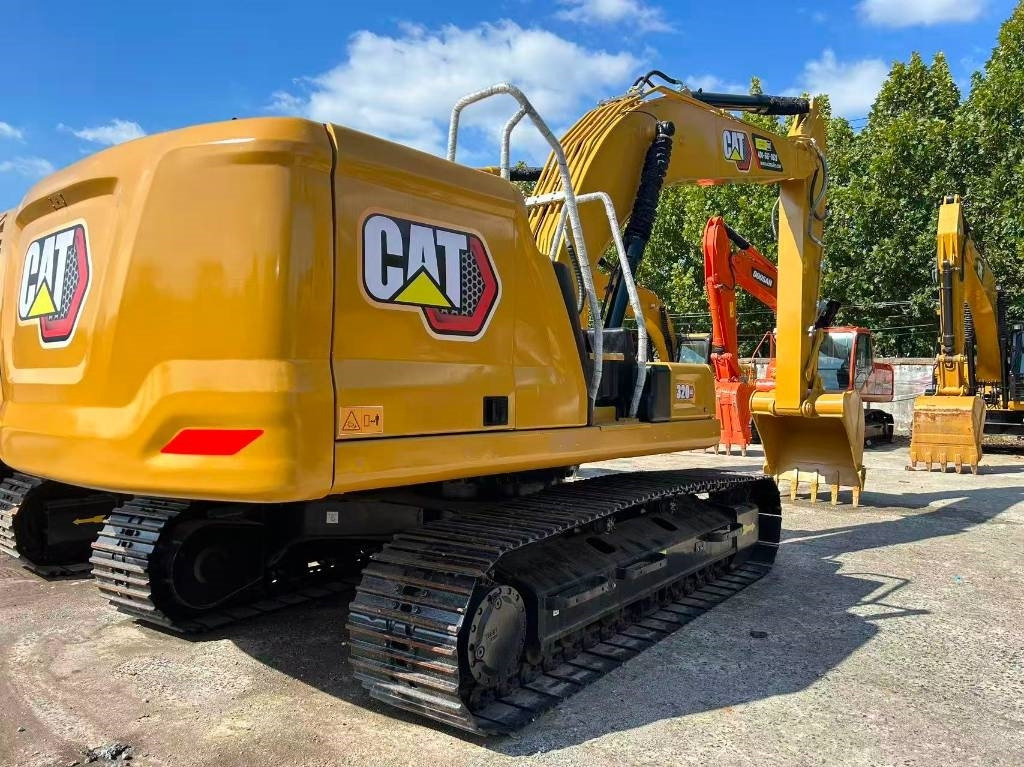 CAT 320 GC - Lánctalpas kotró: 3 kép. CAT 320 GC - Lánctalpas kotró: 3 kép.