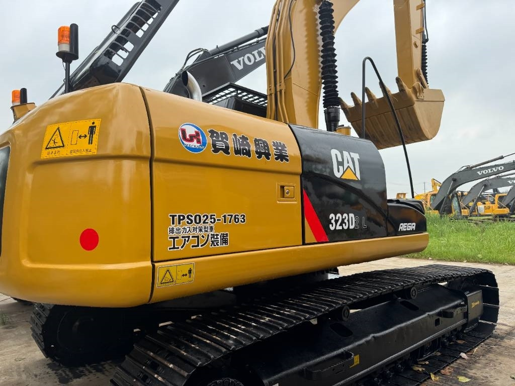 CAT 323D2 - Lánctalpas kotró: 5 kép. CAT 323D2 - Lánctalpas kotró: 5 kép.