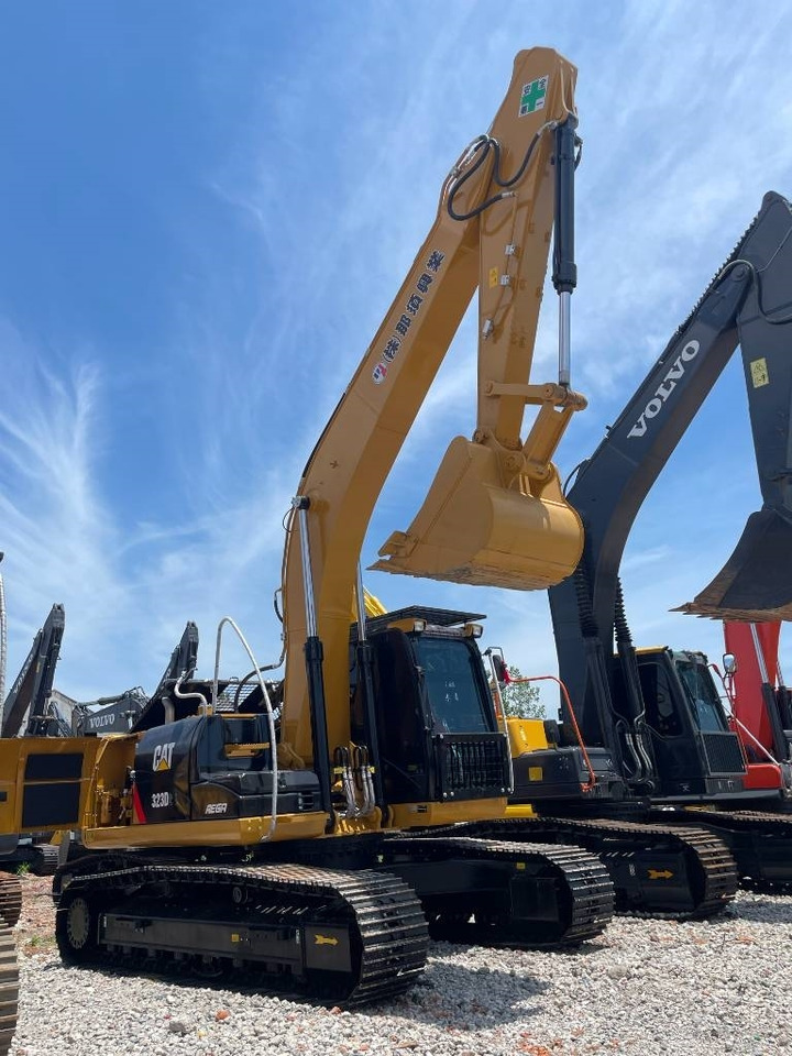 CAT 323D2 - Lánctalpas kotró: 4 kép. CAT 323D2 - Lánctalpas kotró: 4 kép.